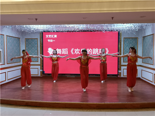 表演.jpg 表演.jpg